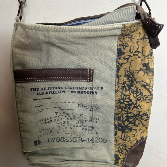 chloe & lex Handbags - Chloe & Lex military like crossbody tote